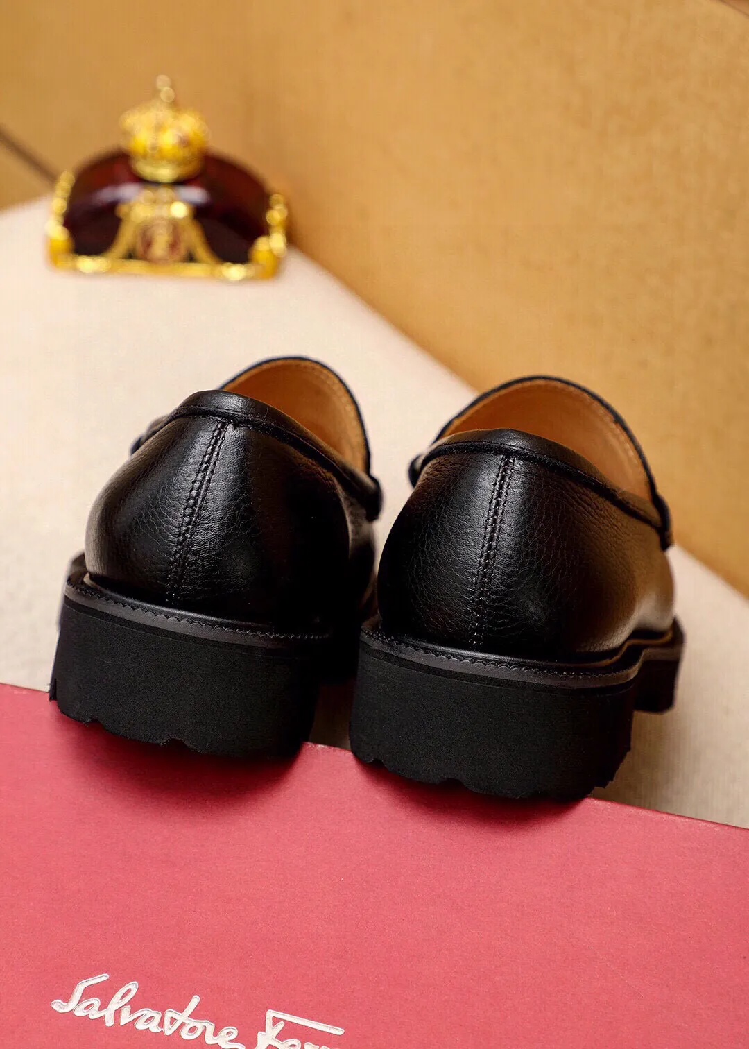 Men's shoes 💰580 💐 Product trademark: Ferragamo "Ferragamo" casual leather shoes Regular size: 38-44 (45.46🉑️customized) Product materials: Selected imported first-layer pebbled cowhide leather upper + luxury hardware buckle, imported water-dyed cowhide leather lining. Strong three-dimensional visual effect, original outsole color: 4⃣️seed leather materials available